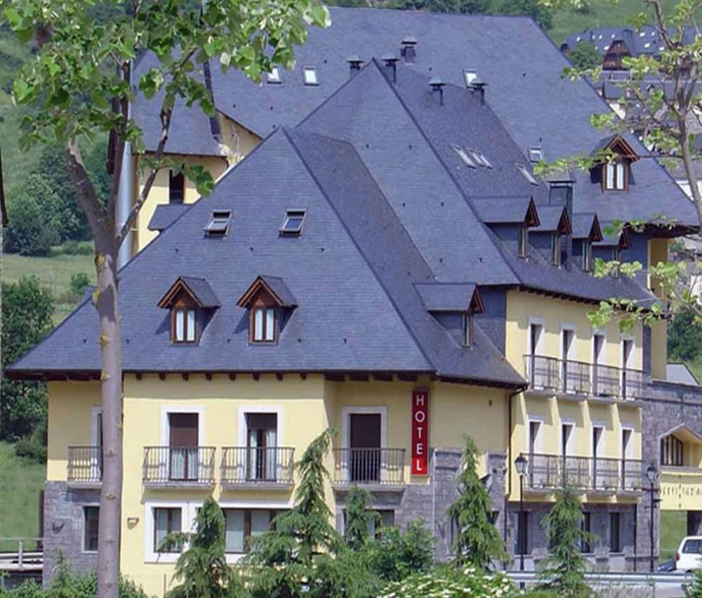 Hotel Spa Acevi Val D'Aran Vielha Exterior photo